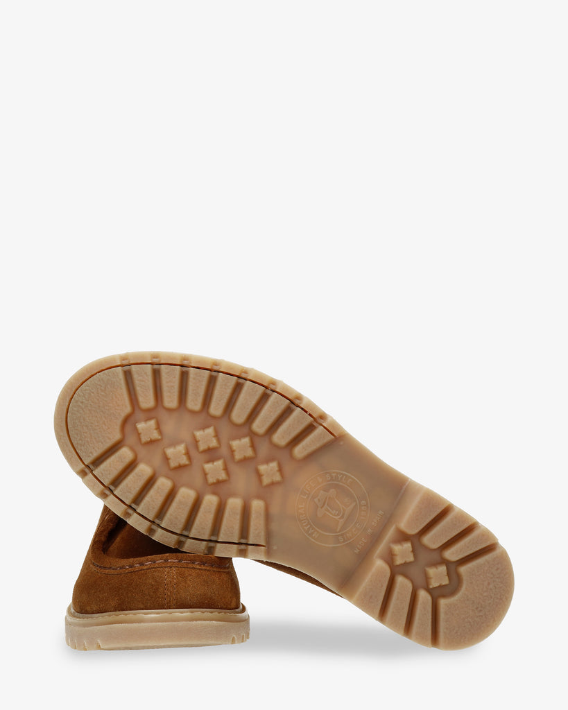 Beker botín de piel con forro interior de piel. cuero