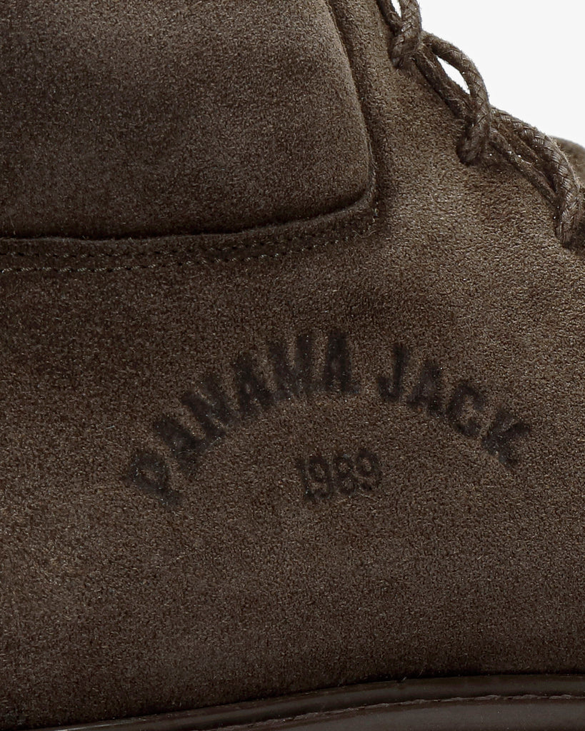 Beker botín de piel con forro interior de piel. marron