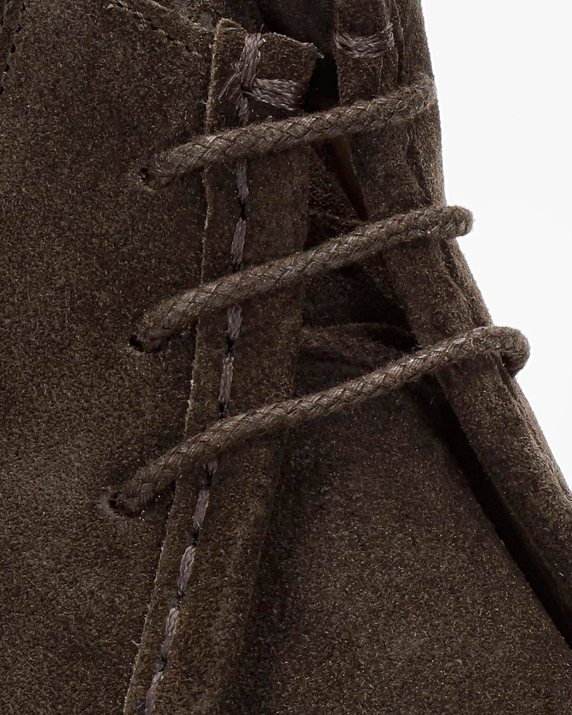 Beker botín de piel con forro interior de piel. marron