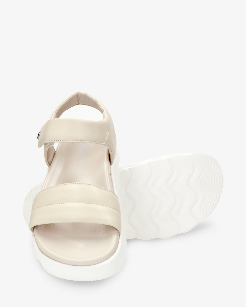 Bety sandalias de piel con forro interior de piel. crudo