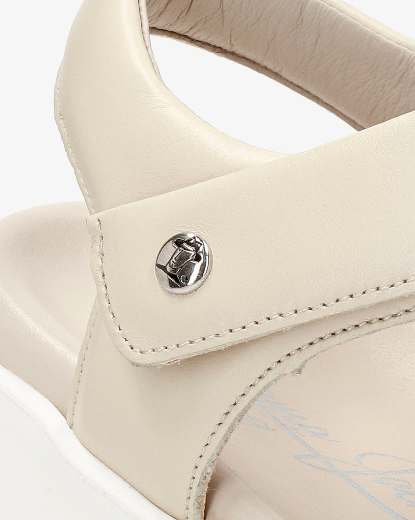 Bety sandalias de piel con forro interior de piel. crudo