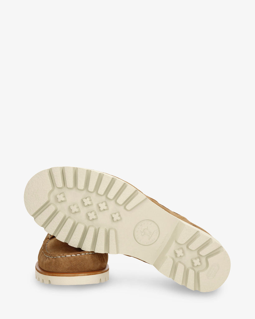 Boat náutico de piel con forro interior de piel. cuero