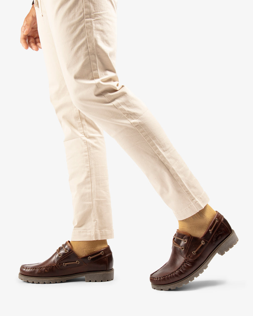 Boat náutico de piel con forro interior de piel. cuero