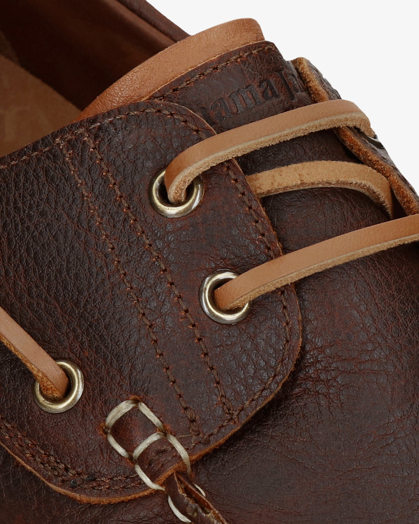 Boat náutico de piel con forro interior de piel. cuero