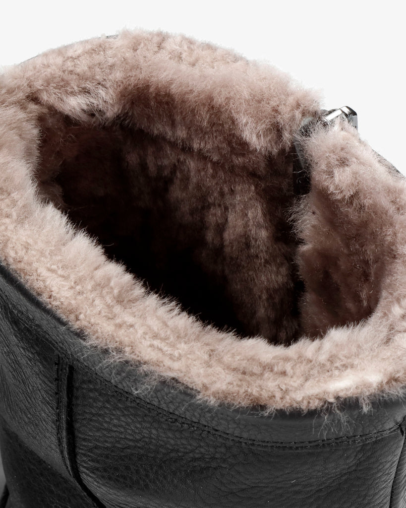 Fedro Igloo botas de piel con forro interior de pelo natural. negro