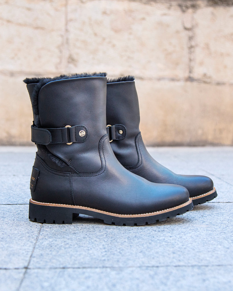 Felia Trav botas de piel con forro interior de pelo. negro