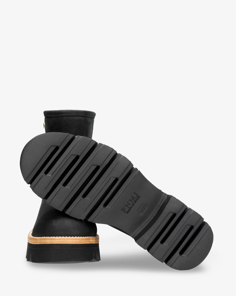 Laia botas de piel con forro interior de pelo. negro