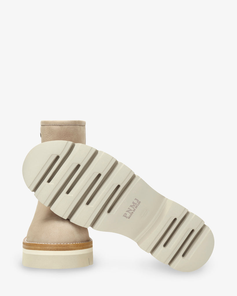 Laia botas de piel con forro interior de pelo. crudo