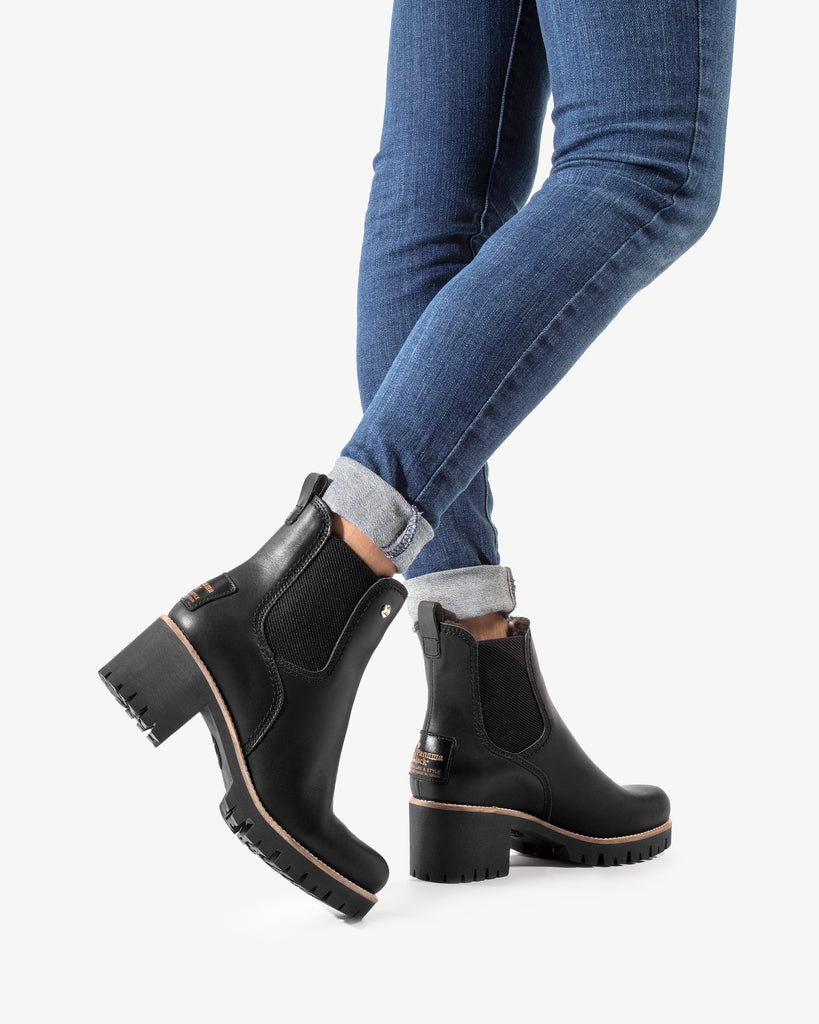 Pia Trav botines de piel con forro interior de pelo. negro