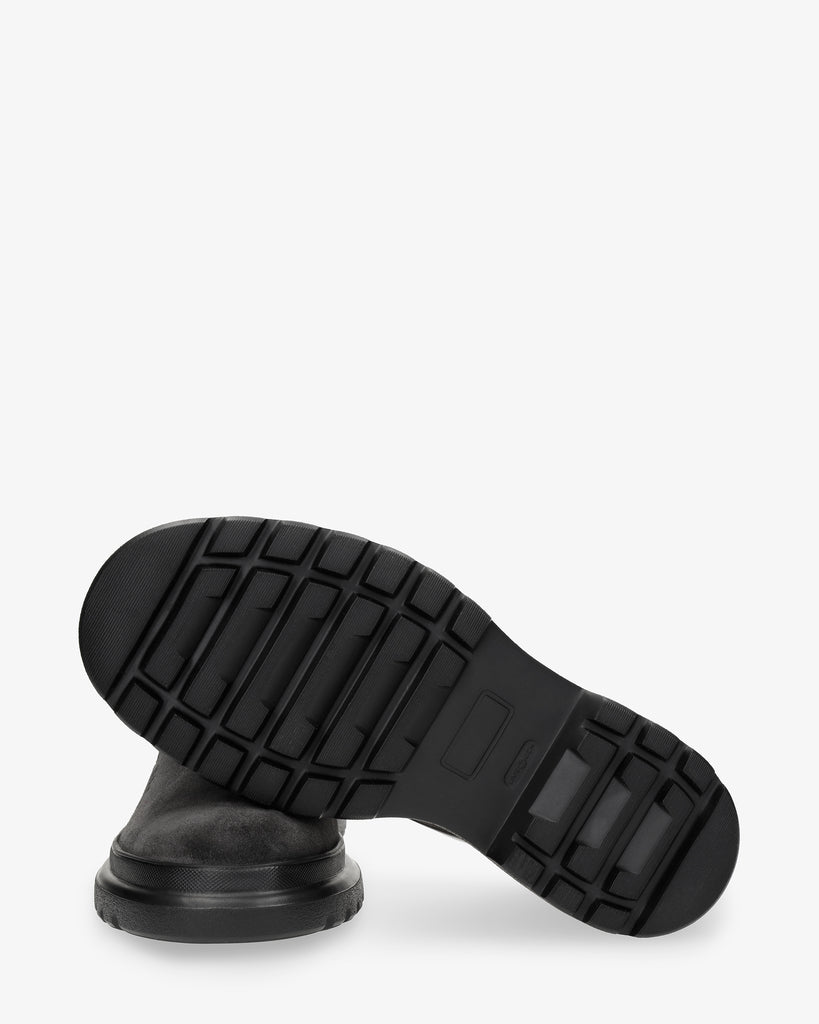 Theo zueco de piel con forro interior de piel. gris